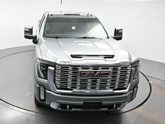 Used 2025 Sterling Metallic GMC Denali image 31