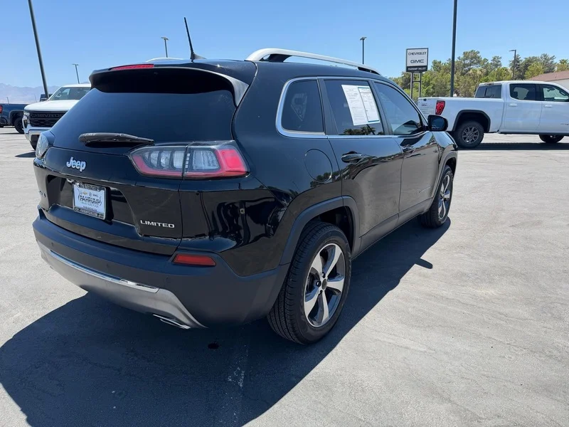 Used 2019 Diamond Black Cry Jeep Limited image 3