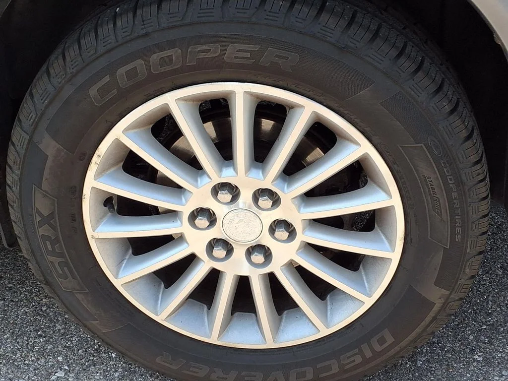 Used 2009 Green Buick CXL image 7