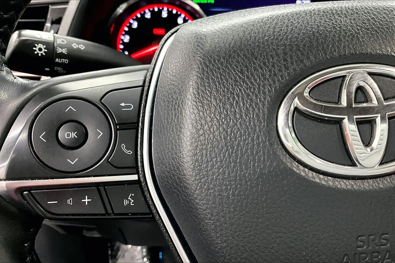 Used 2020 Wind Chill Pearl Toyota XSE image 23