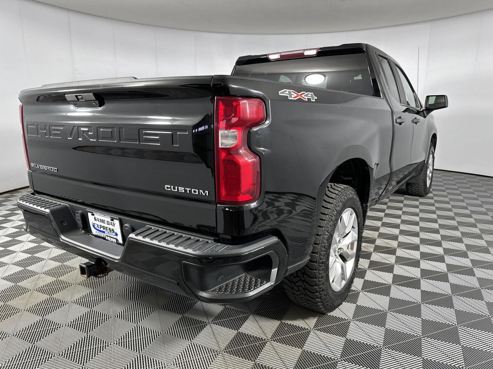 Used 2020 Black Chevrolet Custom image 7