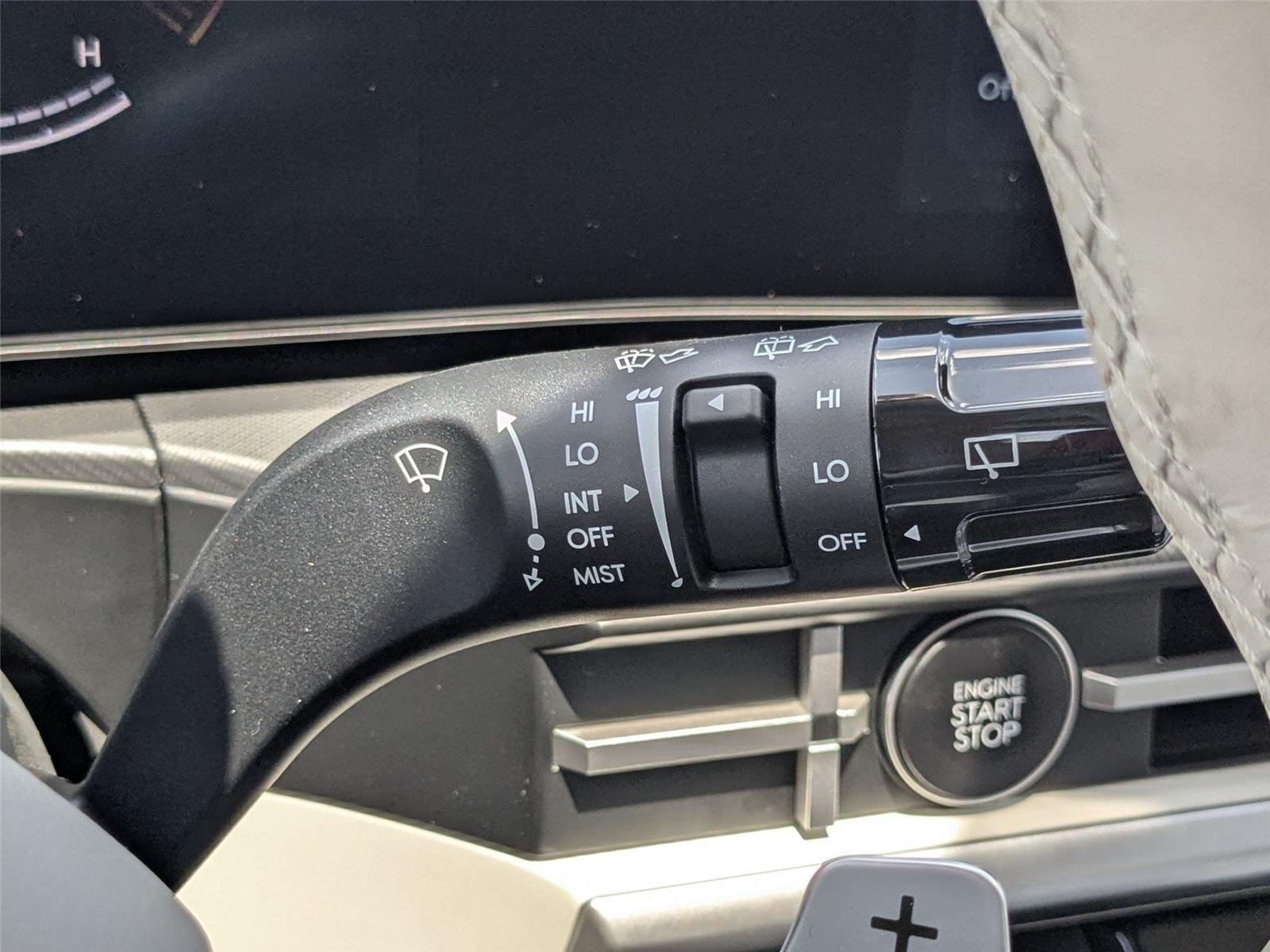 New 2026 Shimmering Silver Hyundai SEL image 15
