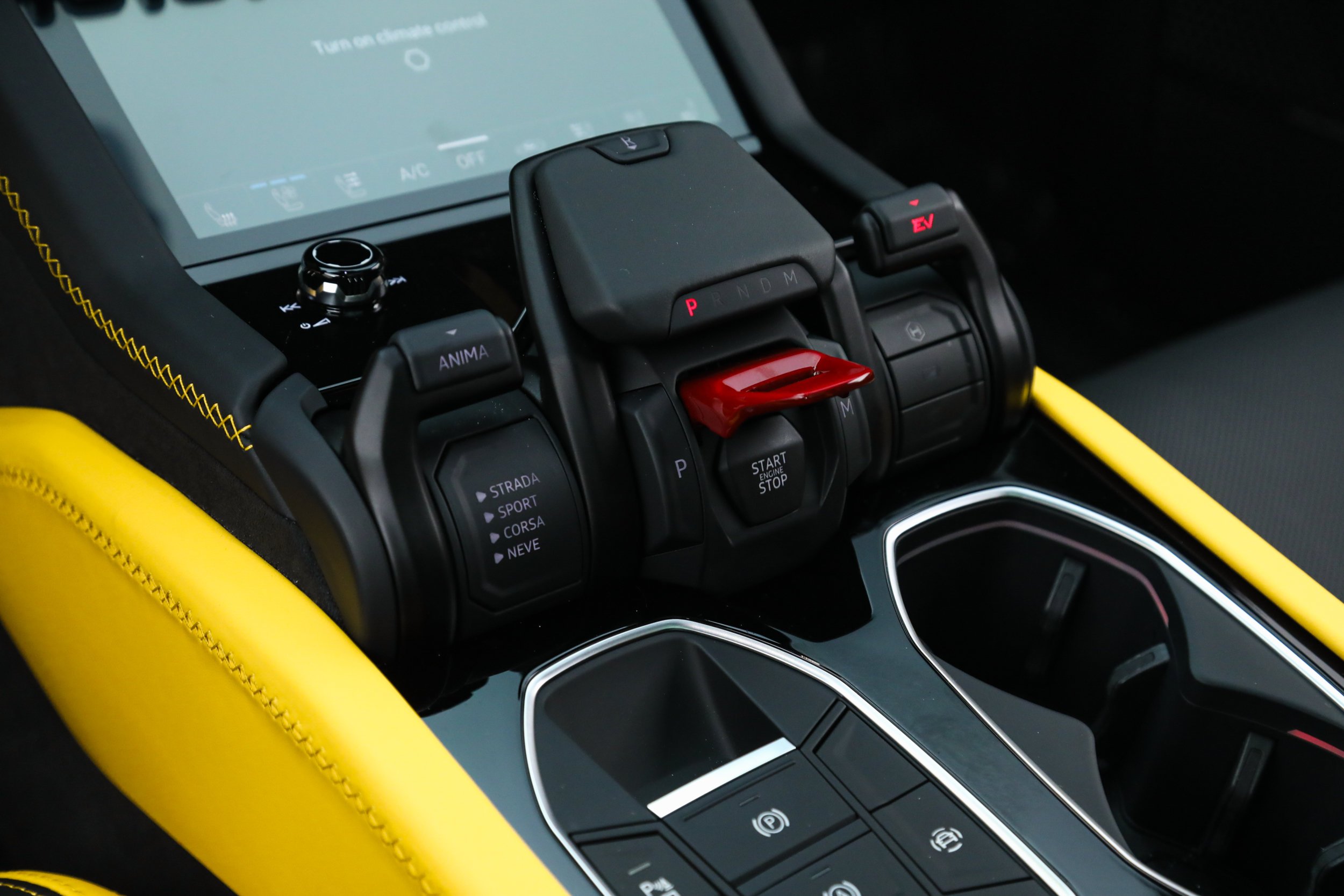 Used 2025 Yellow Lamborghini SE image 31