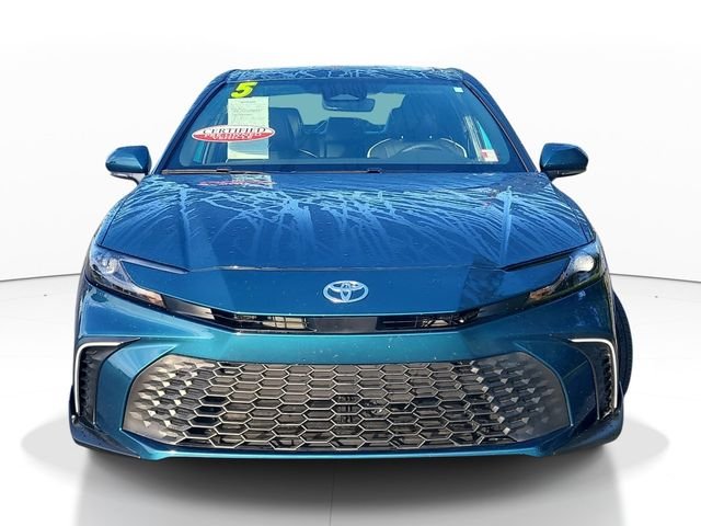 Used 2025  Toyota SE image 1