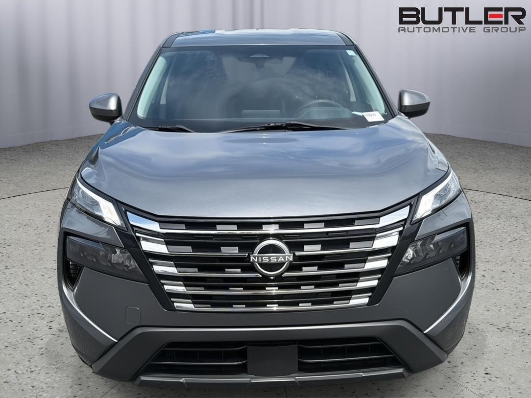Used 2024 Gun Metallic Nissan SV image 9