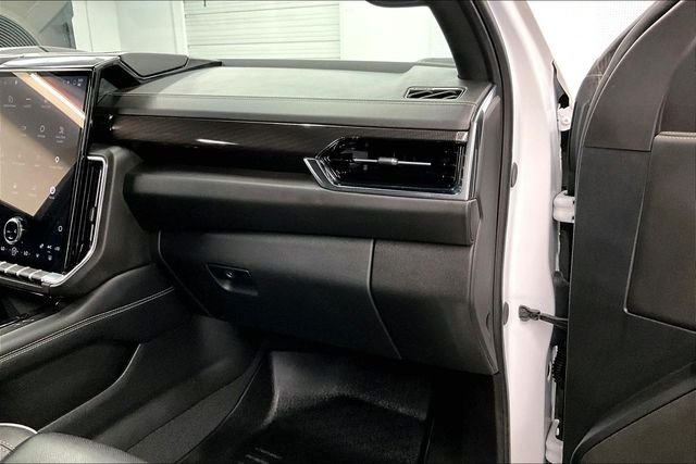 Used 2025 Summit White GMC Elevation image 19