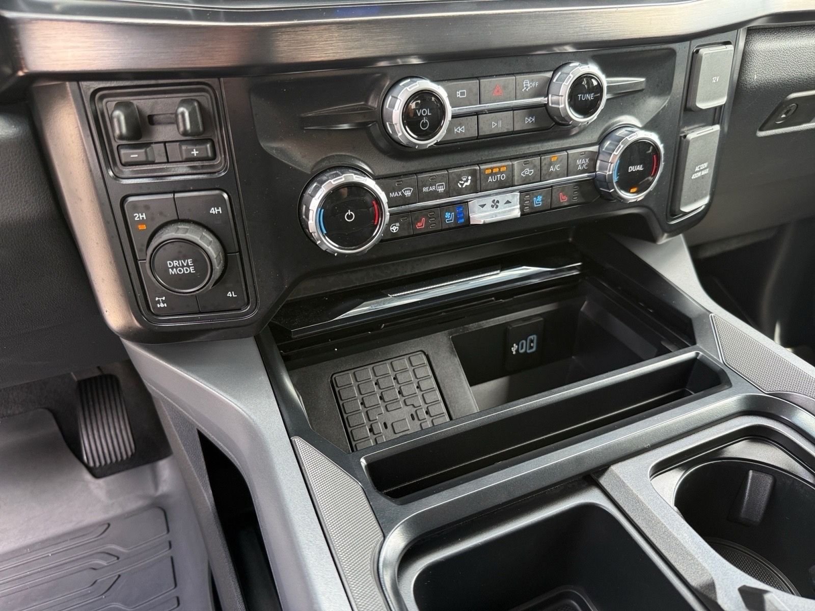 Used 2026 Blue Metallic Ford Lariat image 22