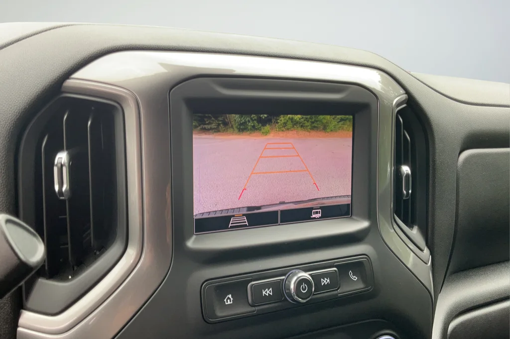 Used 2025 White Chevrolet Custom image 17