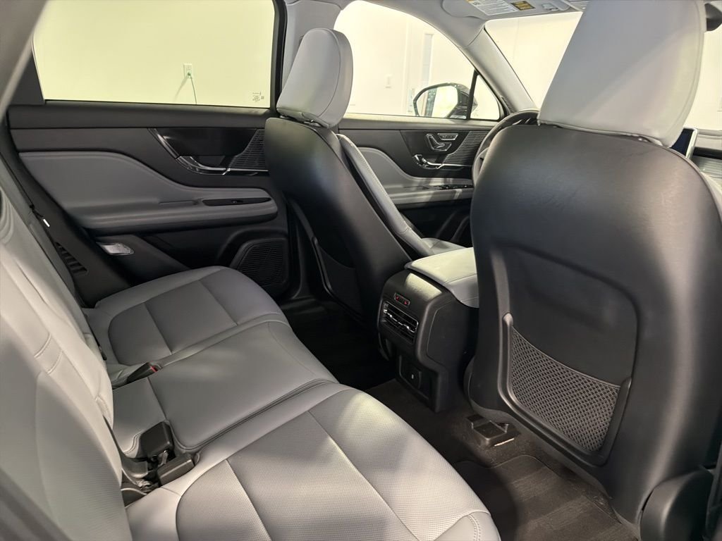 Used 2022 Silver Lincoln Standard image 26