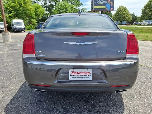 Used 2018 Gray Chrysler Limited image 9