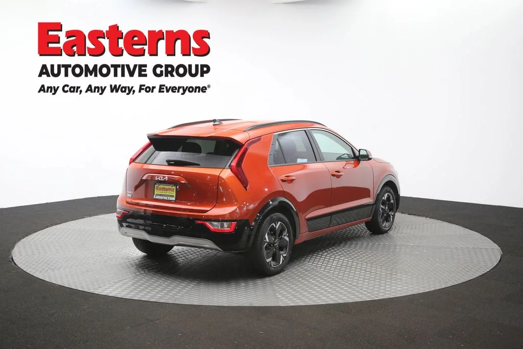 Used 2023 Red Kia Wind image 39