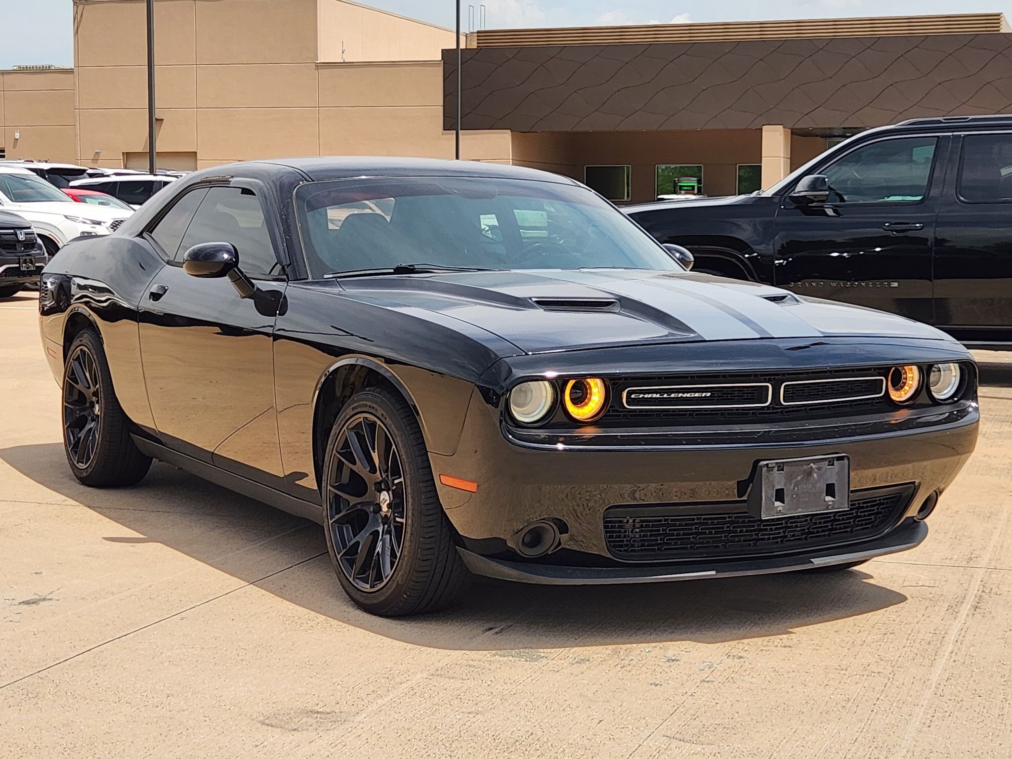 Used 2018 Pitch Black Clearcoat Dodge SXT image 3