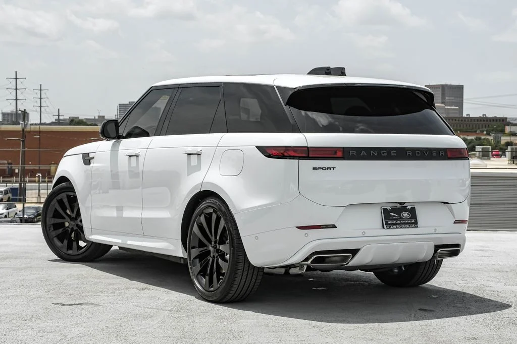 New 2026 Fuji White Land Rover Dynamic SE image 8