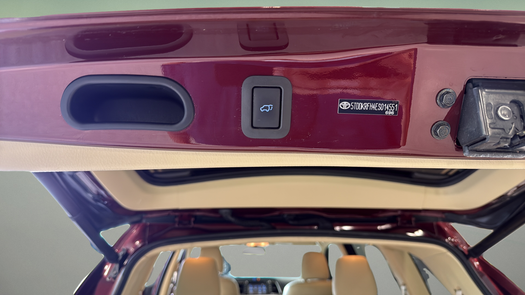 Used 2014 Red Toyota Limited image 21