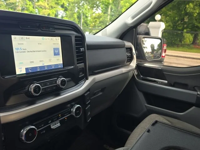 Used 2023 Blue Ford XLT image 25