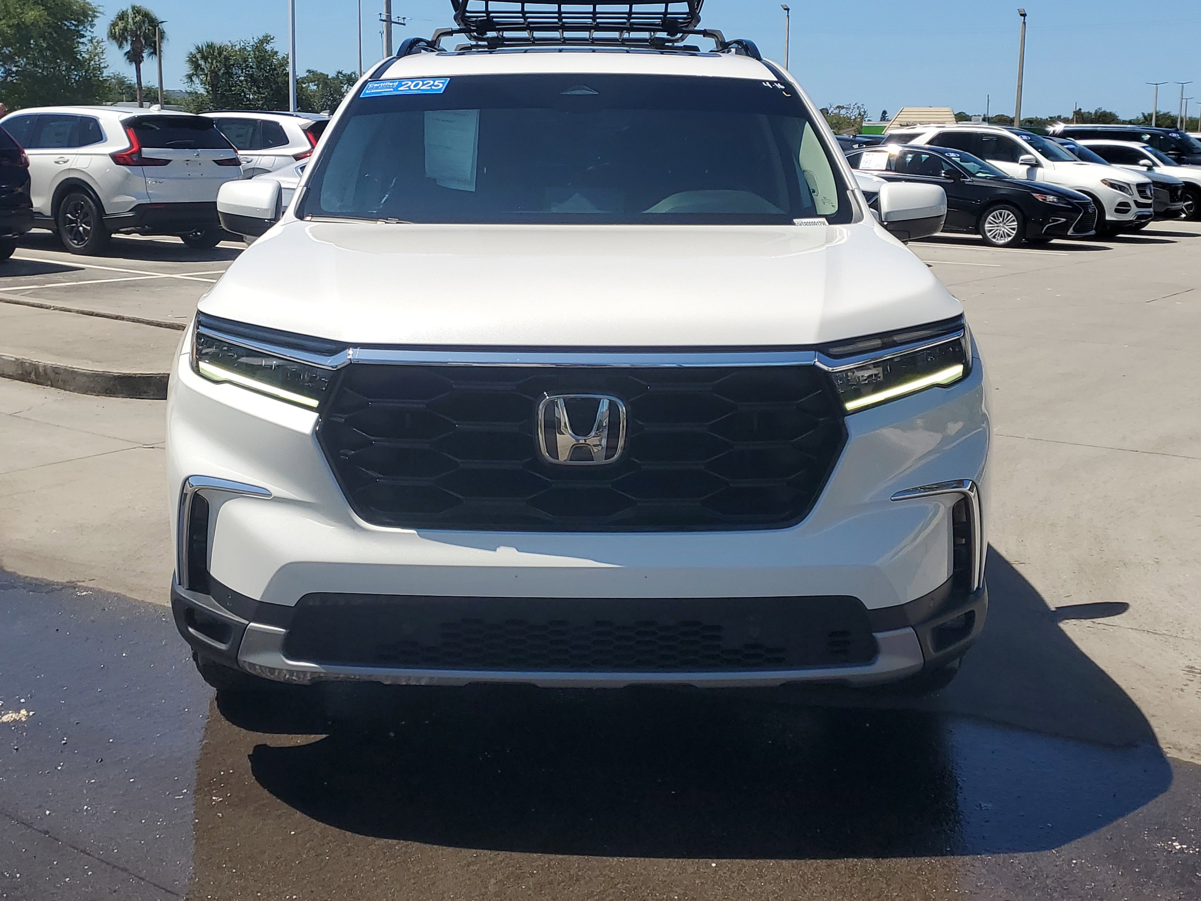 Used 2025 White Honda Touring image 1