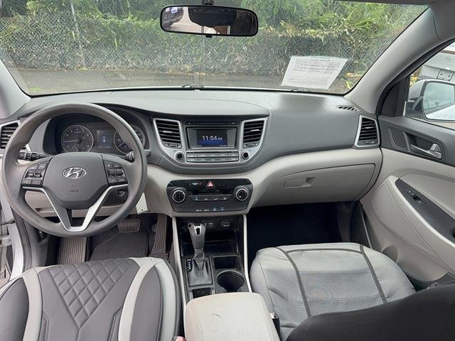 Used 2016 Molten Silver Hyundai SE image 10