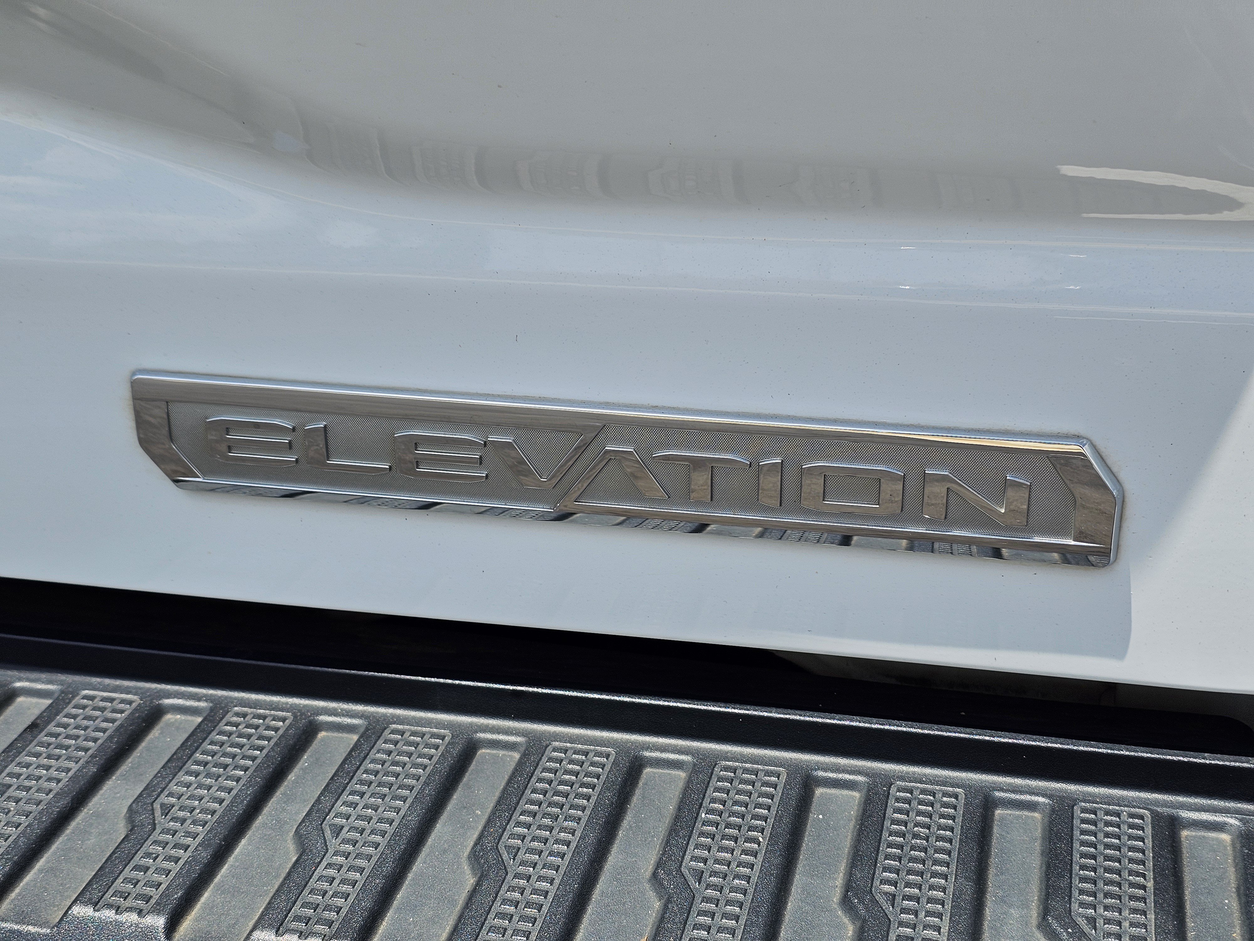 Used 2023 Summit White GMC Elevation image 12