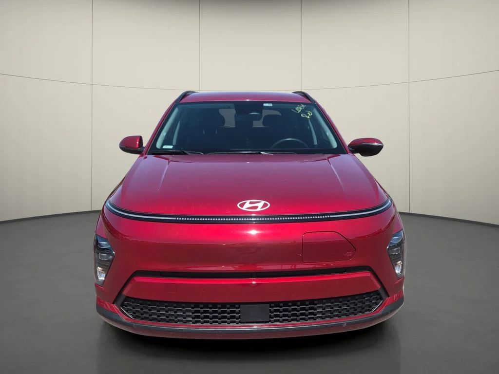 Used 2025 Red Hyundai SEL image 2