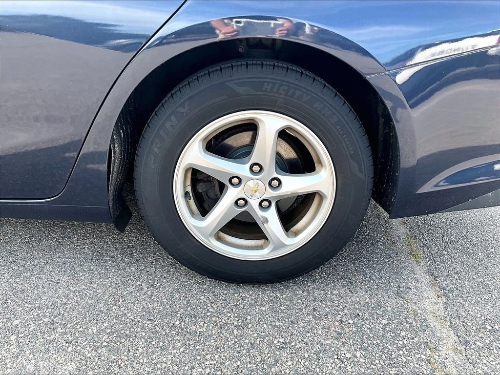 Used 2017 Blue Chevrolet LS image 7