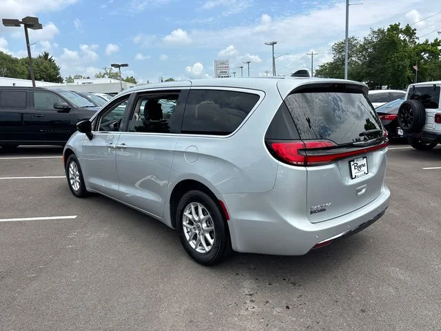 Used 2024 Silver Chrysler Touring L image 4
