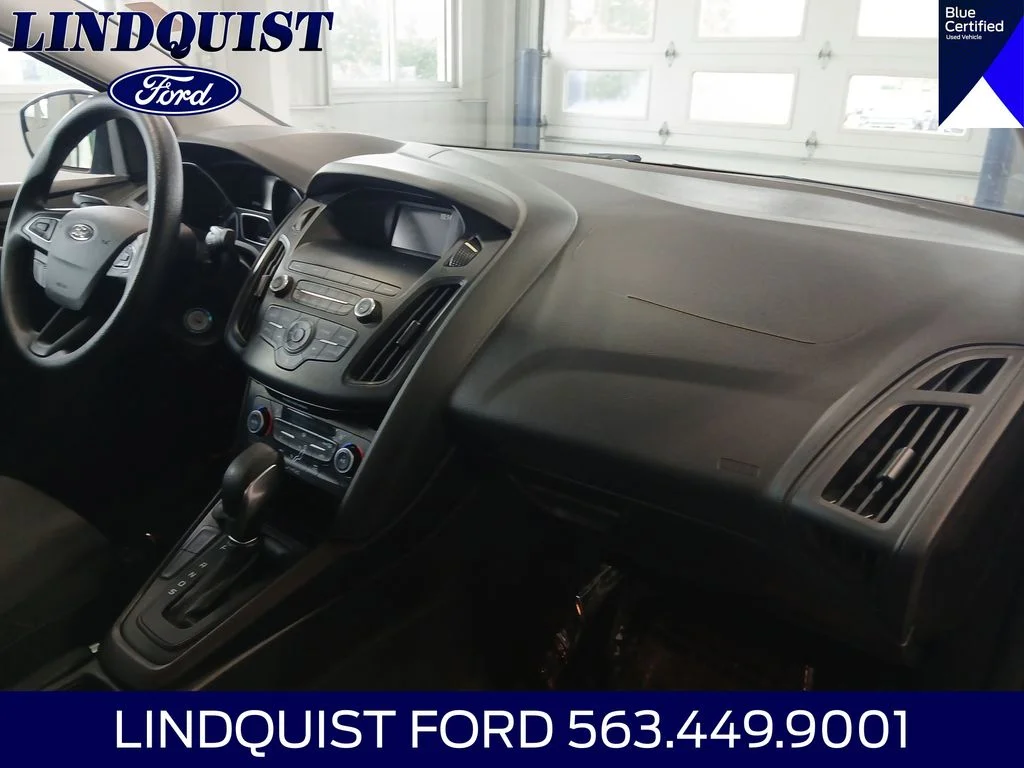 Used 2018 Blue Ford SE image 17