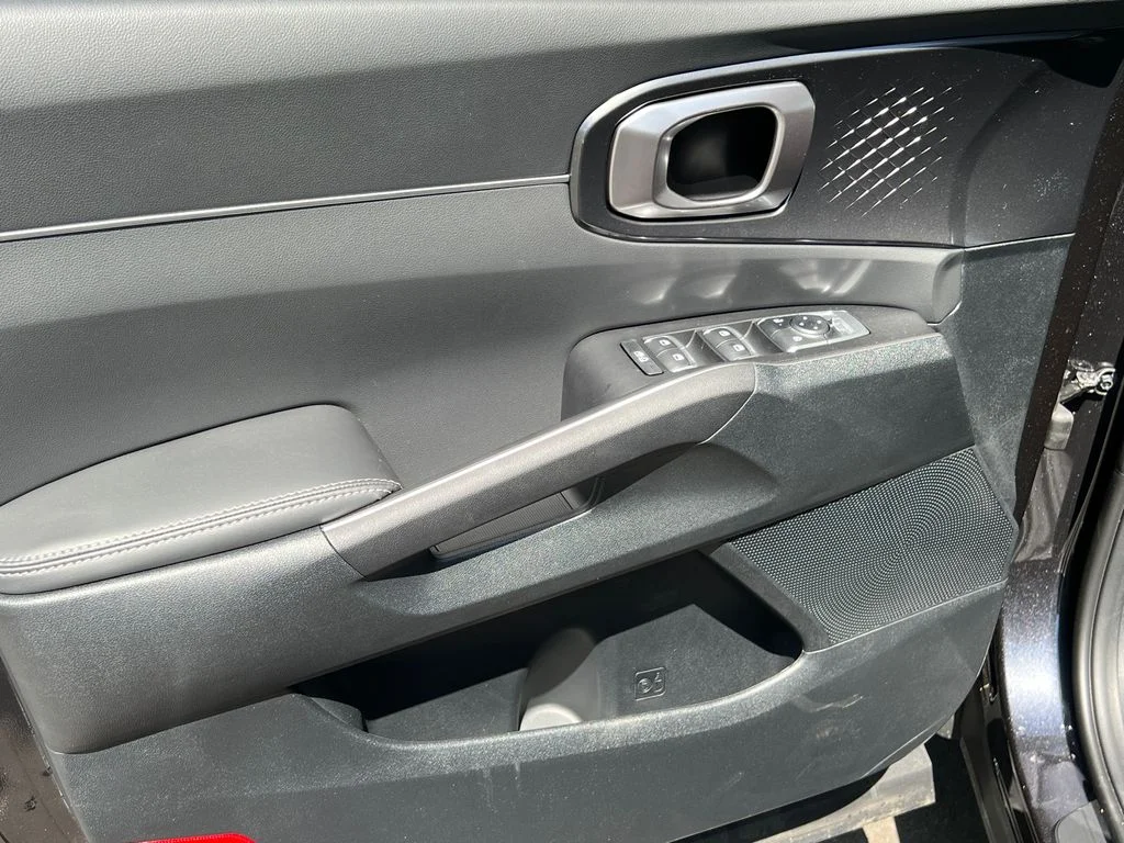 2025 Kia Sorento LX - Photo 10