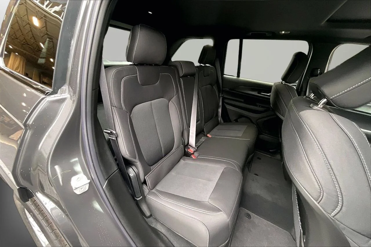 New 2026 Baltic Gray Metallic Clearcoat Jeep Laredo X image 18