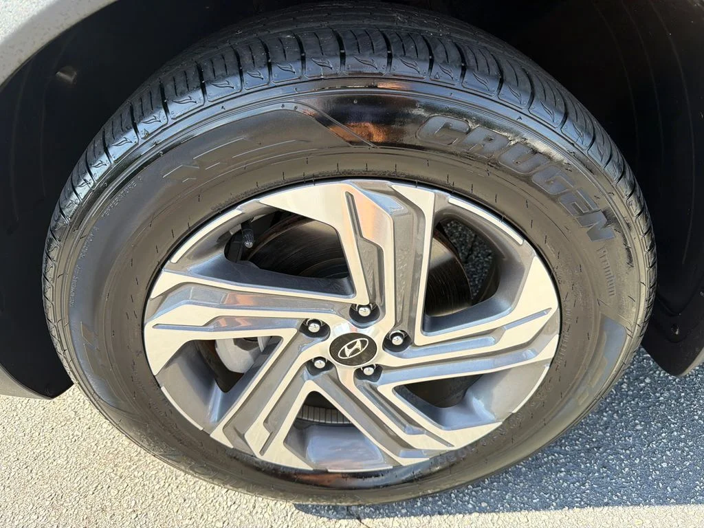 Used 2023 Black Hyundai SEL image 11