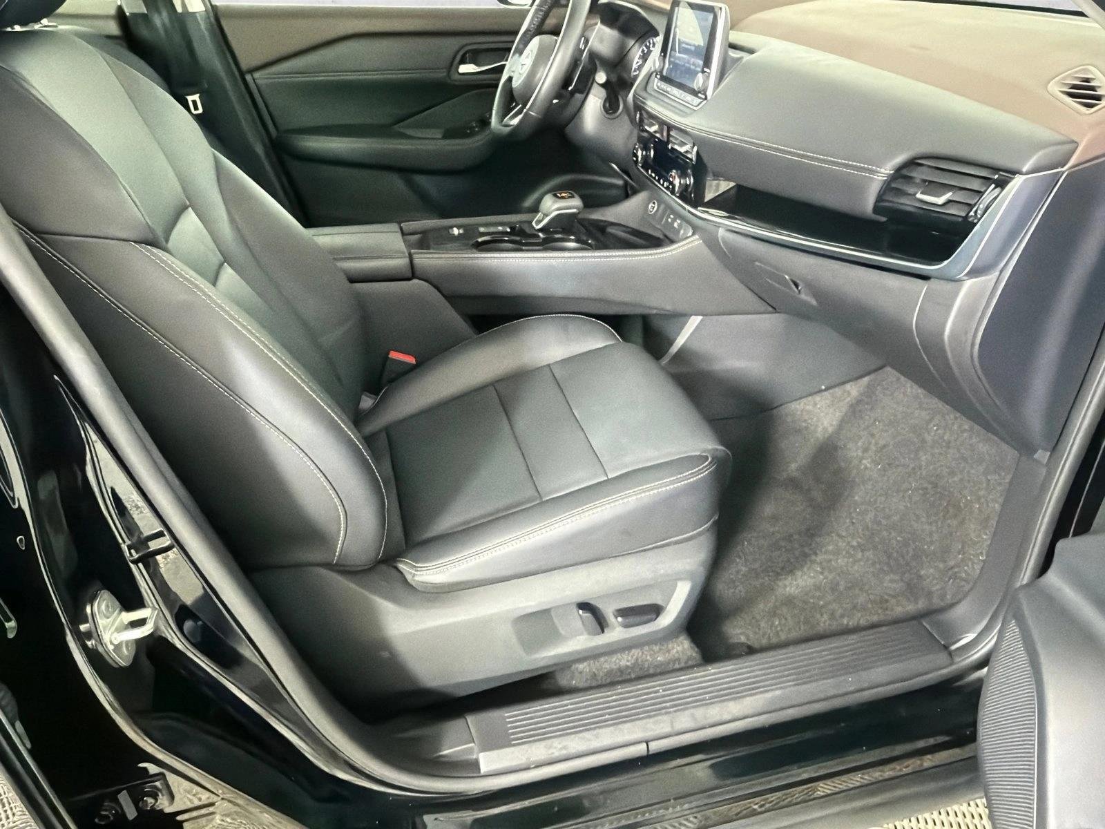 Used 2023 Super Black Nissan SL image 14