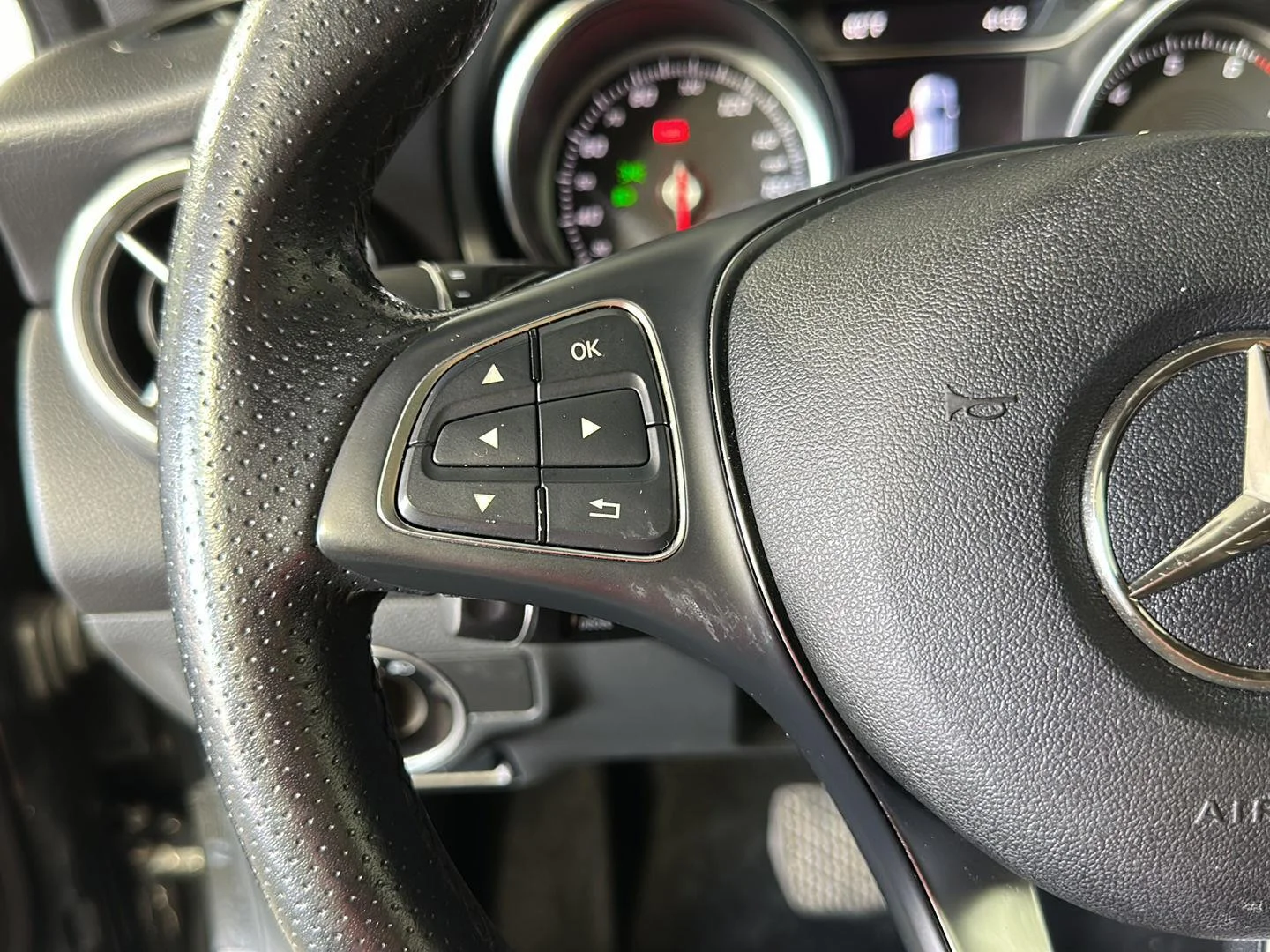 Used 2020 Cosmos Black Metallic Mercedes-Benz GLA 250 image 11
