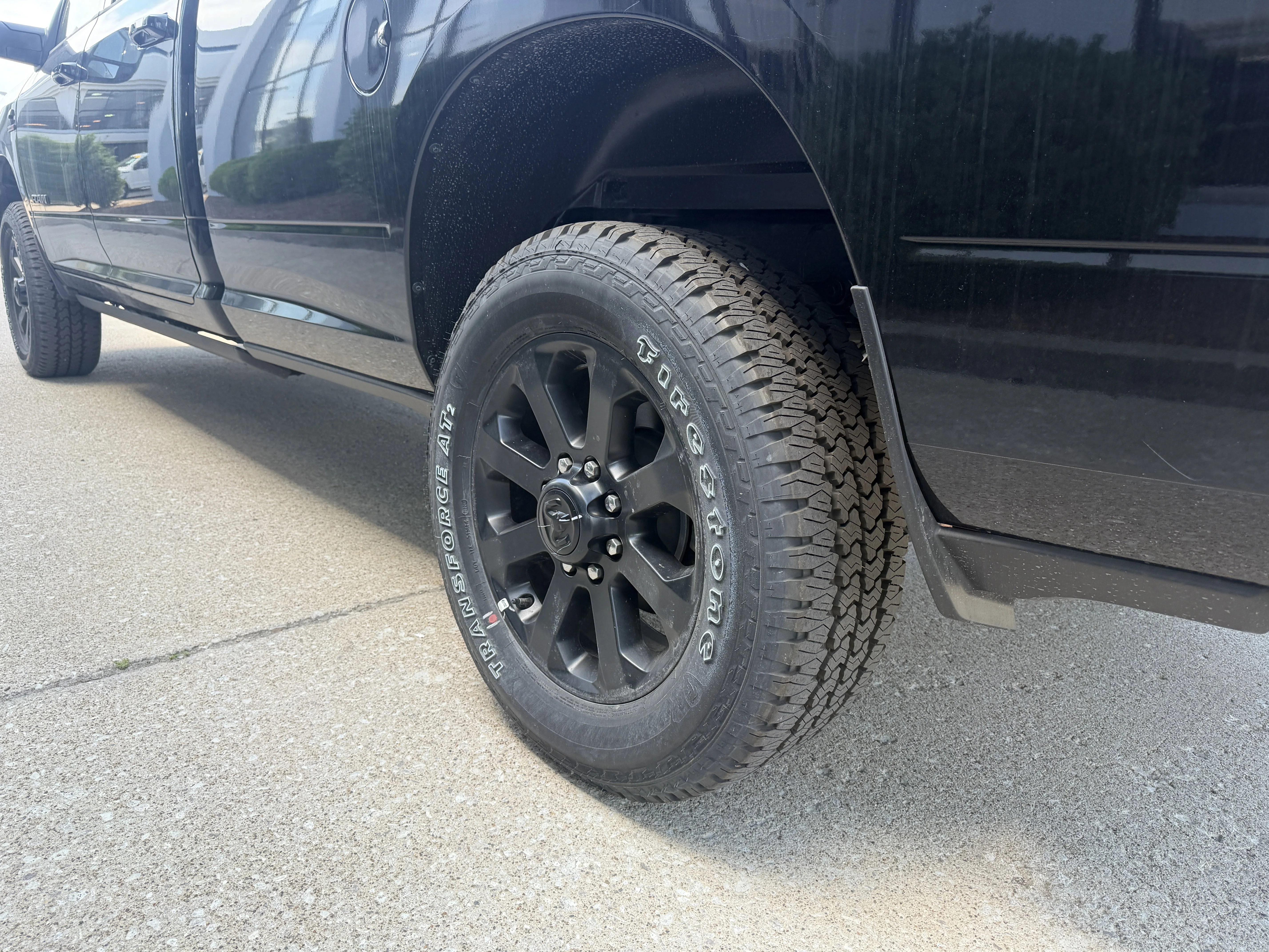 New 2026 Diamond Black Crystal Pearl-Coat Exterior Paint RAM Laramie image 12