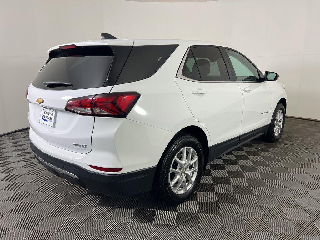 Used 2024 Summit White Chevrolet LT image 24