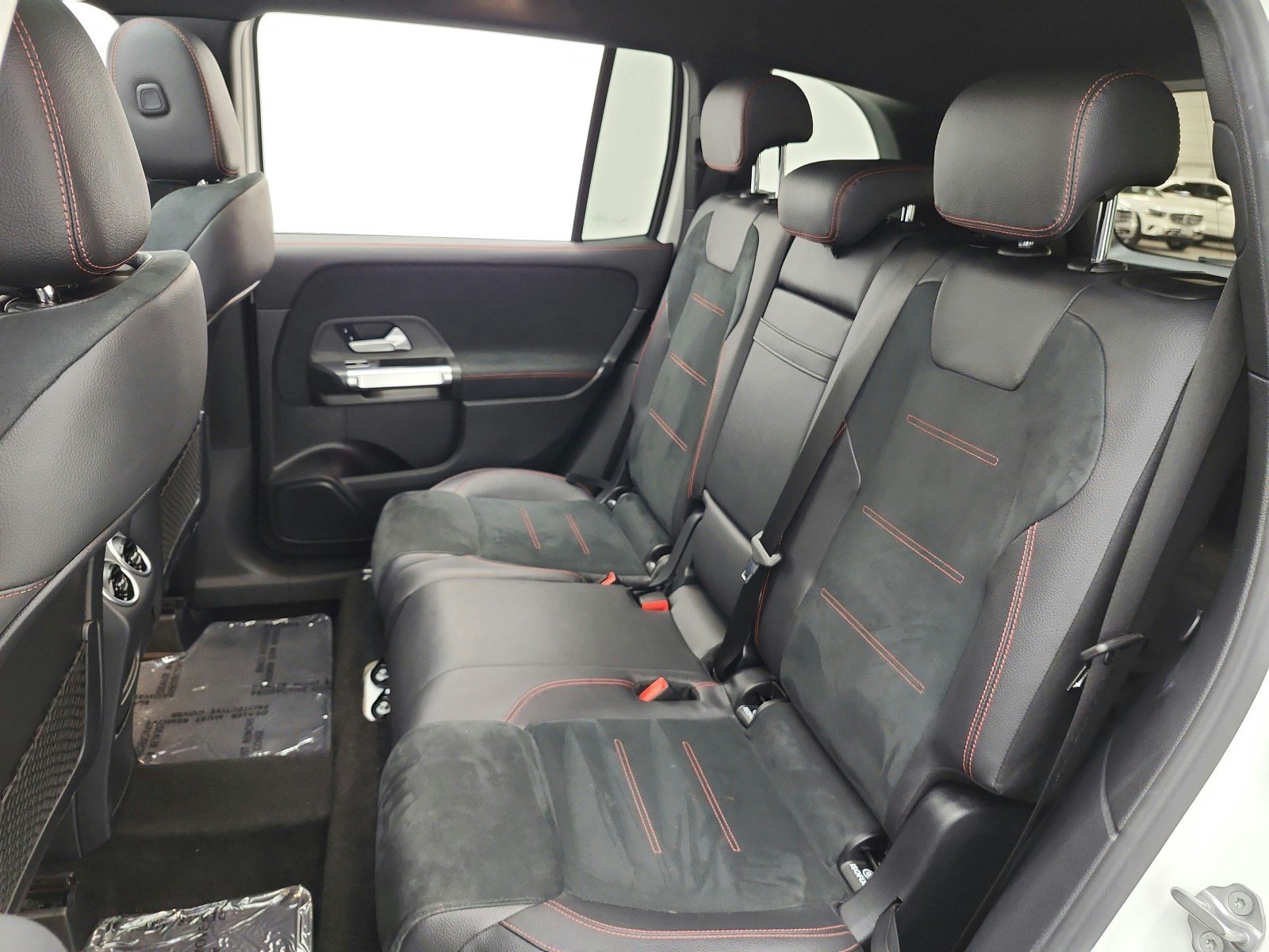 Used 2021 Polar White Mercedes-Benz GLB 250 SUV image 12