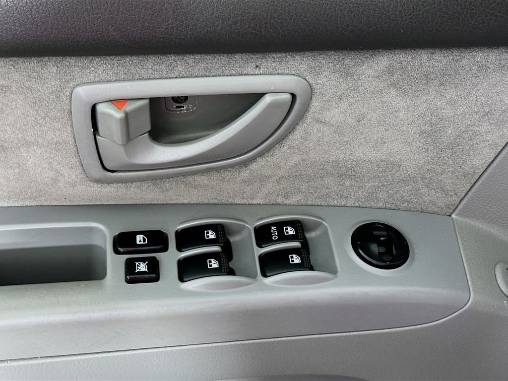 Used 2008 Alpine Gray Kia LX image 17
