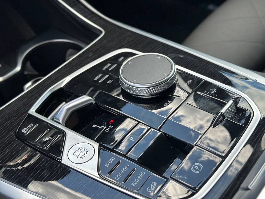 New 2026 Mineral White Metallic BMW xDrive40i image 35
