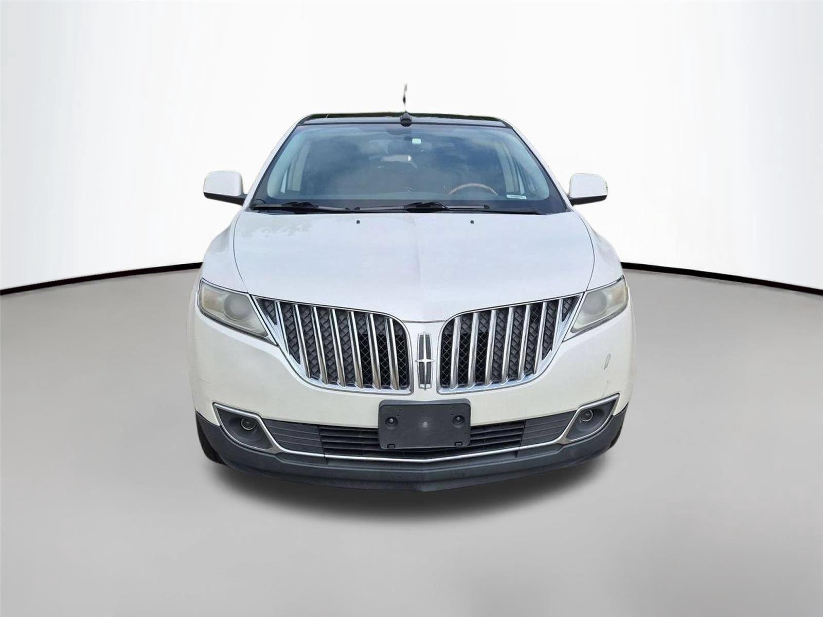 Used 2011 White Platinum Tri-Coat Metallic LINCOLN  image 6