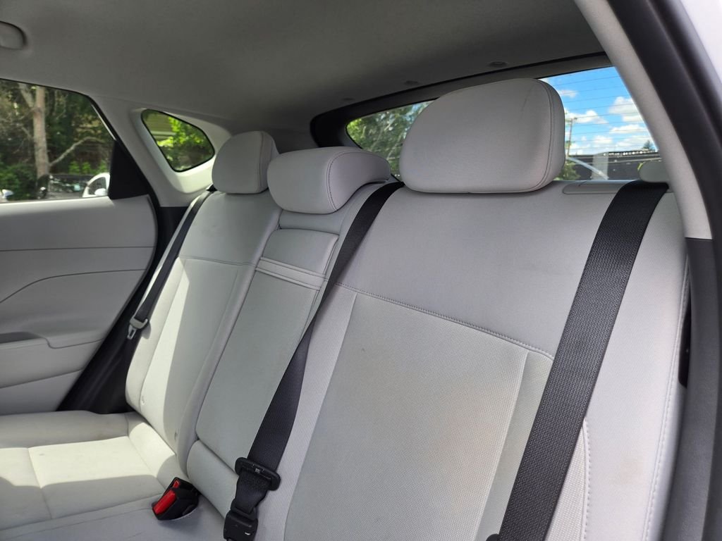 Used 2024 Atlas White Hyundai SEL image 17
