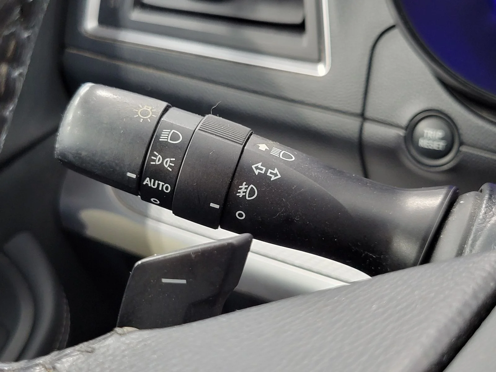 Used 2017 Silver Subaru 2.5i image 17