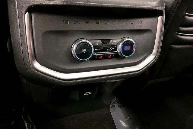 Used 2025 Space Silver Metallic Ford Platinum image 35
