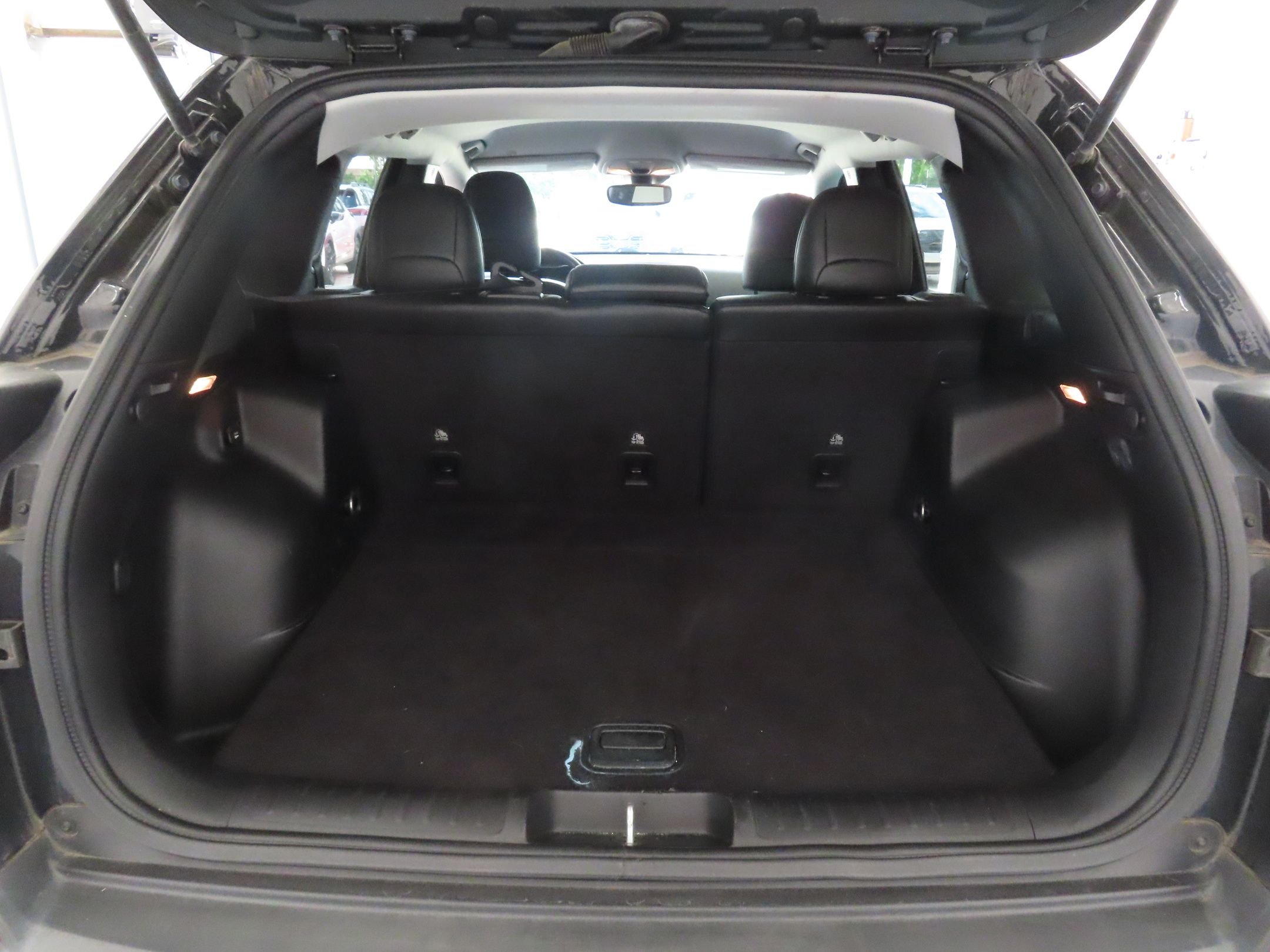Used 2021 Black Jeep Latitude Plus image 22