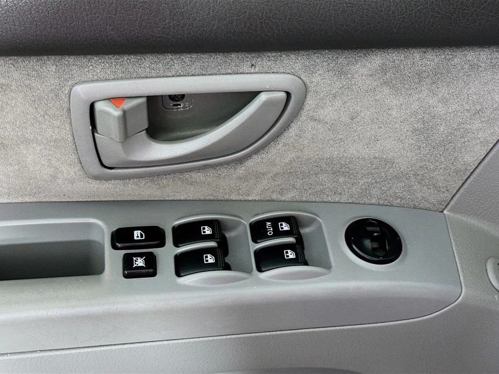 Used 2008 Alpine Gray Kia LX image 17