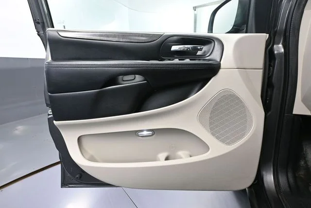 2016 Dodge Grand Caravan SXT - Photo 16