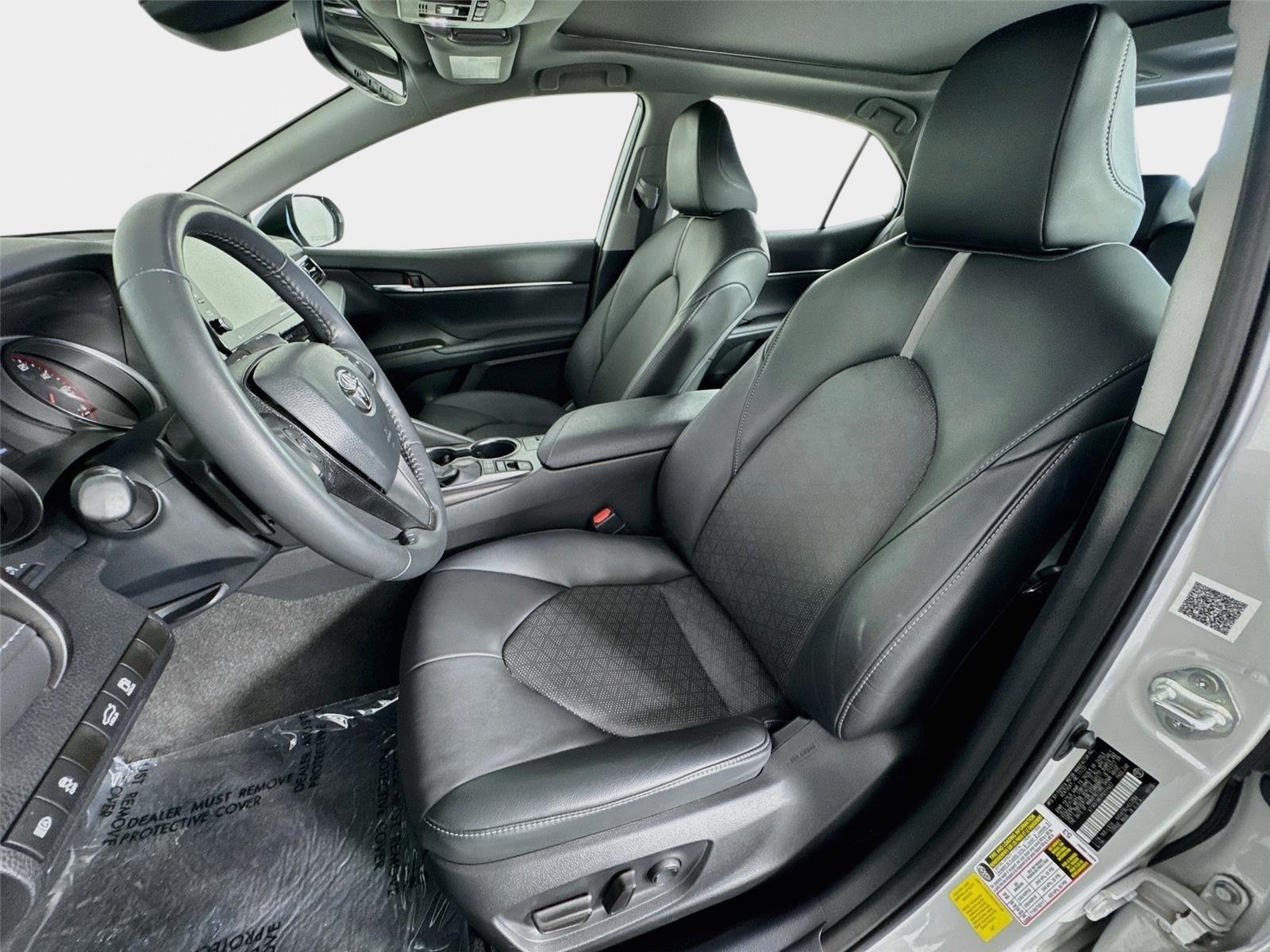Used 2023 Ice Toyota XSE image 11