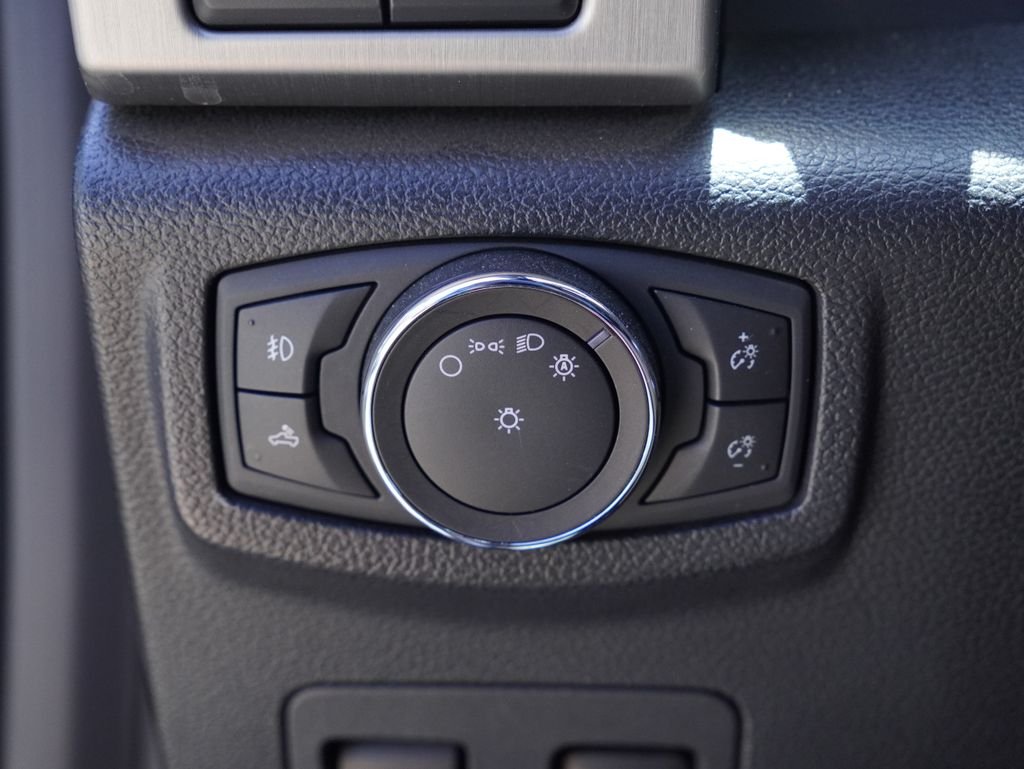 Used 2019 Black Ford Platinum image 9