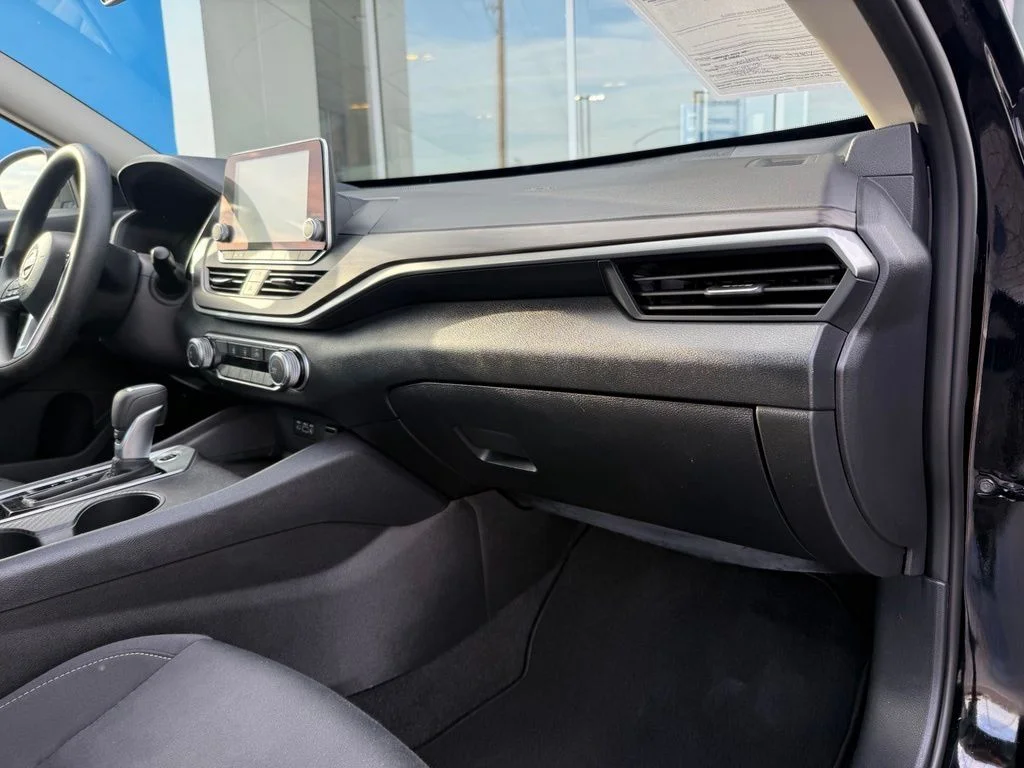 Used 2025 Black Nissan 2.5 SV image 16