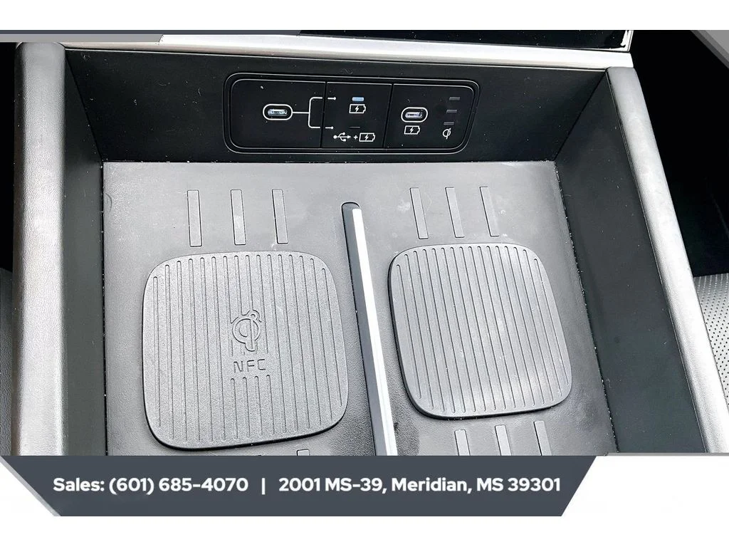 Used 2025 SHIMMERING SILVER Hyundai SEL image 24