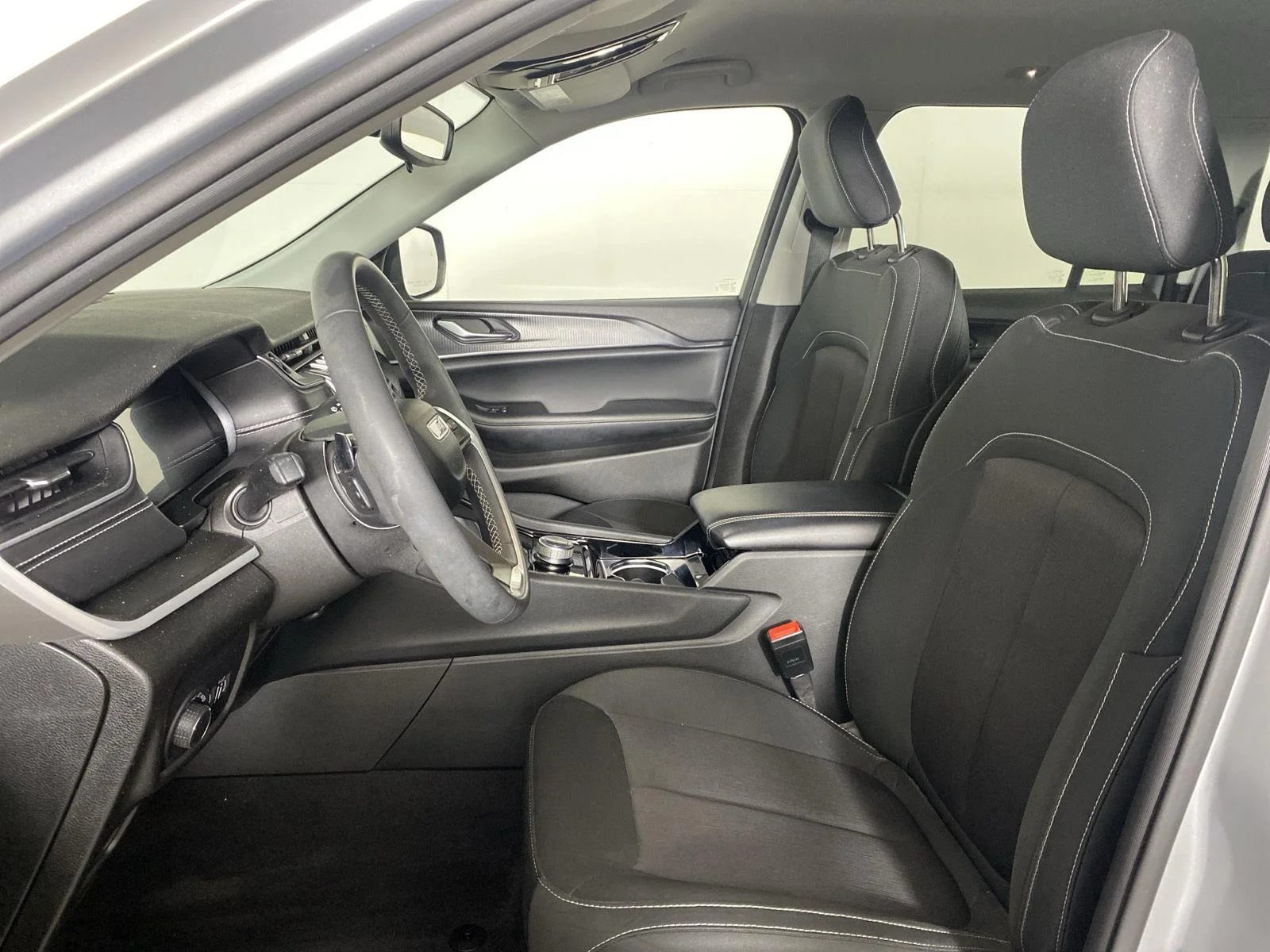 Used 2023 Silver Zynith Jeep Laredo image 20