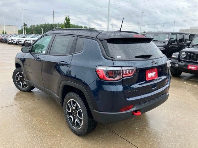 New 2026 Fathom Blue Pearl-Coat Exterior Paint Jeep Trailhawk image 5