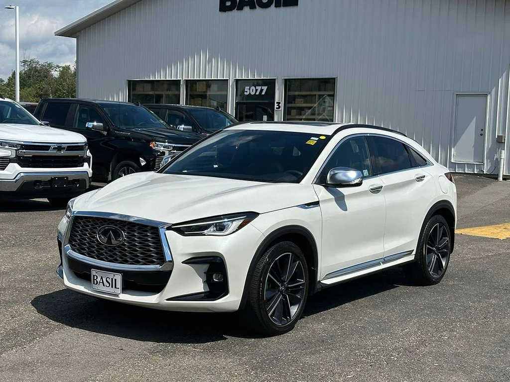 Used 2023 White INFINITI LUXE image 8